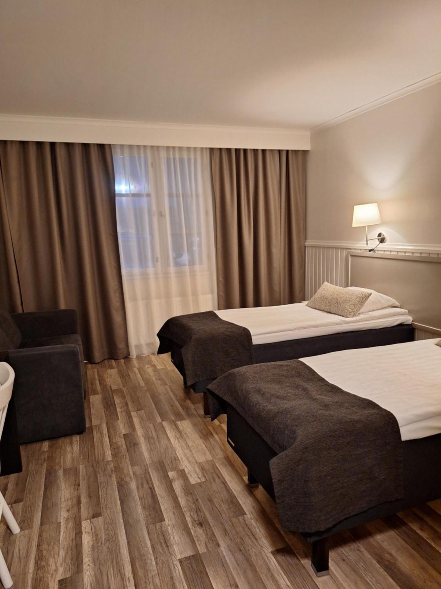 Juthbacka Hotell Uusikaarlepyy ภายนอก รูปภาพ